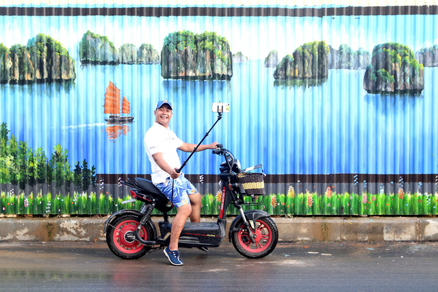 Độc đáo bức tranh 3D vẽ trên tôn dài nhất Việt Nam - Ảnh 2.